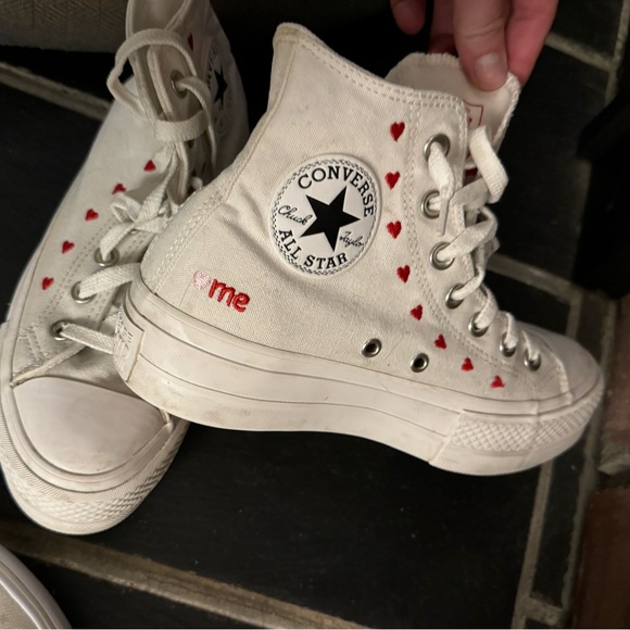 Limited edition ‘embroidered hearts’ Converse - Picture 3 of 5